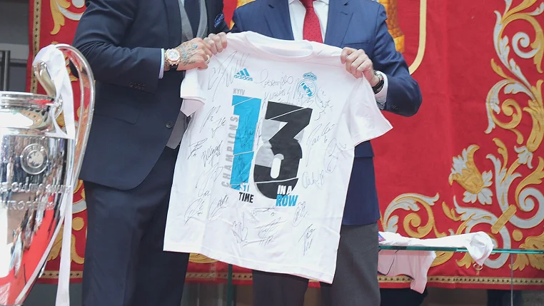 世界杯揭幕战开球前球场全景(信息适应需要真的上场)